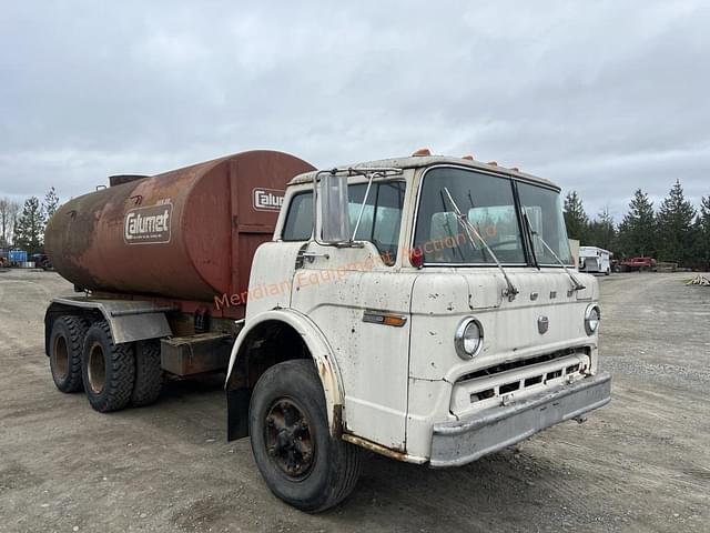 Image of Ford F-8000 equipment image 4