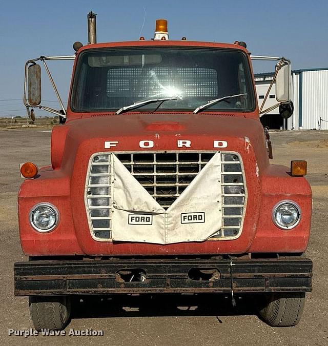 Image of Ford 8000 equipment image 1