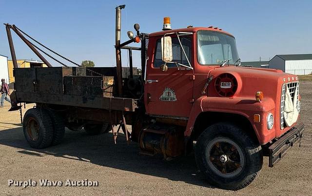 Image of Ford 8000 equipment image 2