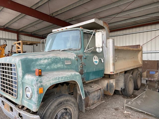 Image of Ford 880 equipment image 2