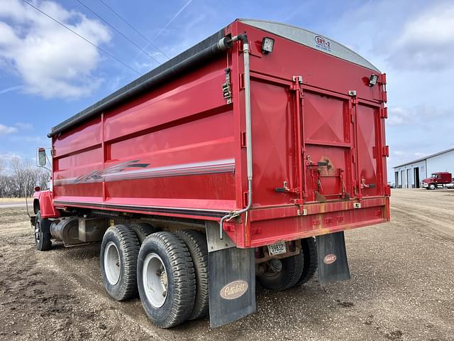 Image of Ford 880 equipment image 4