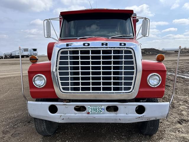 Image of Ford 880 equipment image 2