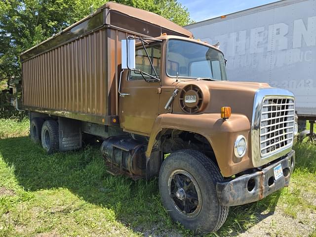 Image of Ford 900 equipment image 4