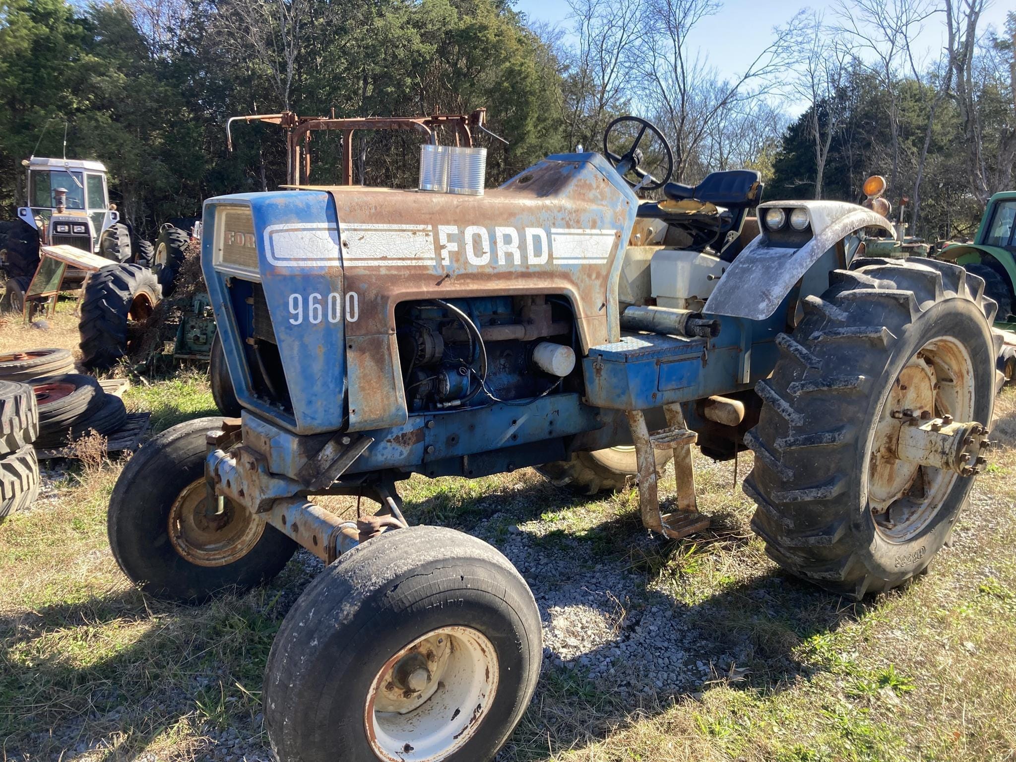 1975 Ford 9600 Equipment Image0
