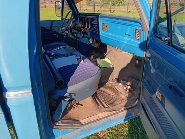 Image of Ford F-350 equipment image 4