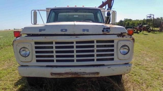 Image of Ford F-700 equipment image 2