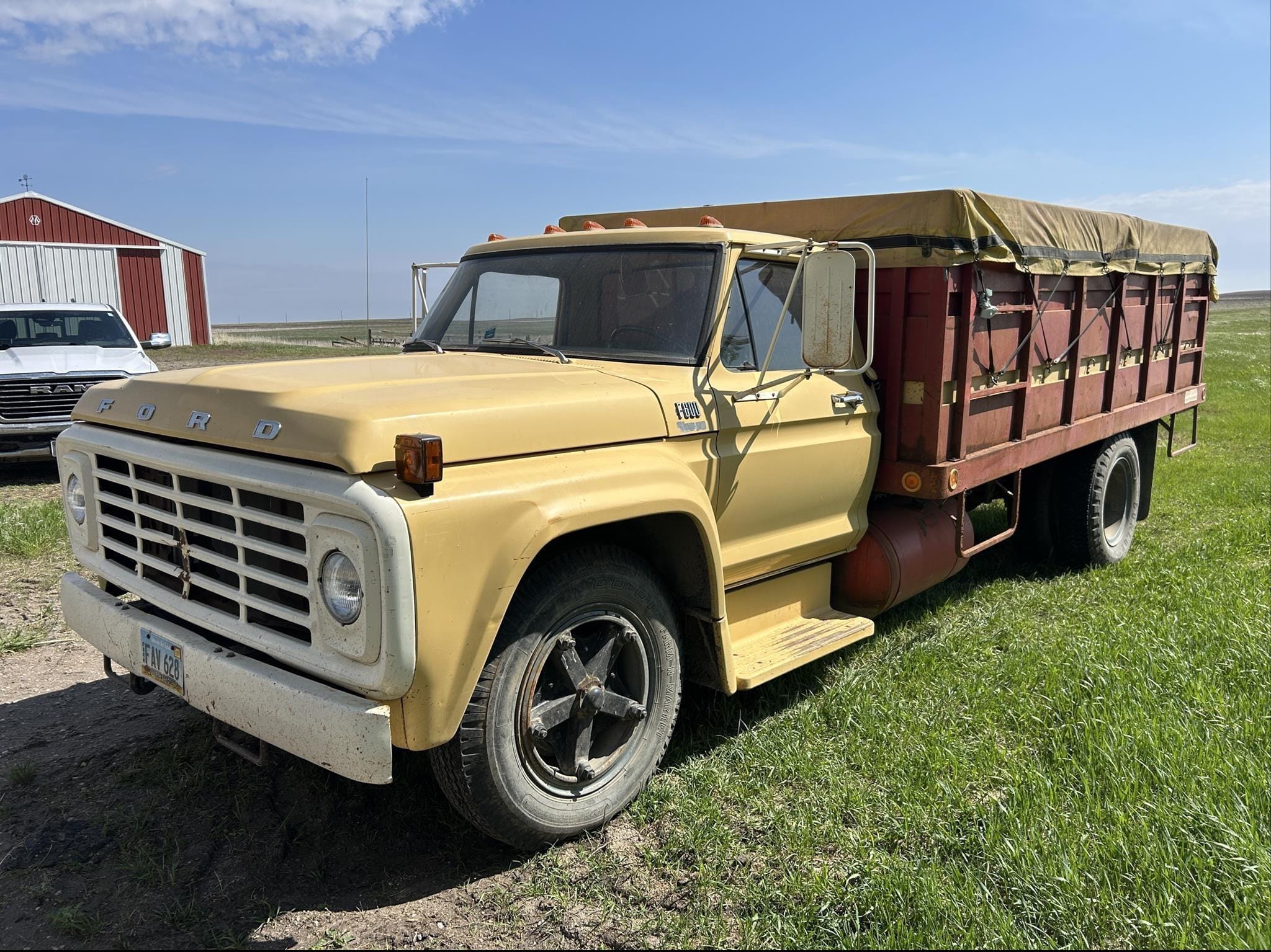 1975 Ford F-600 Equipment Image0