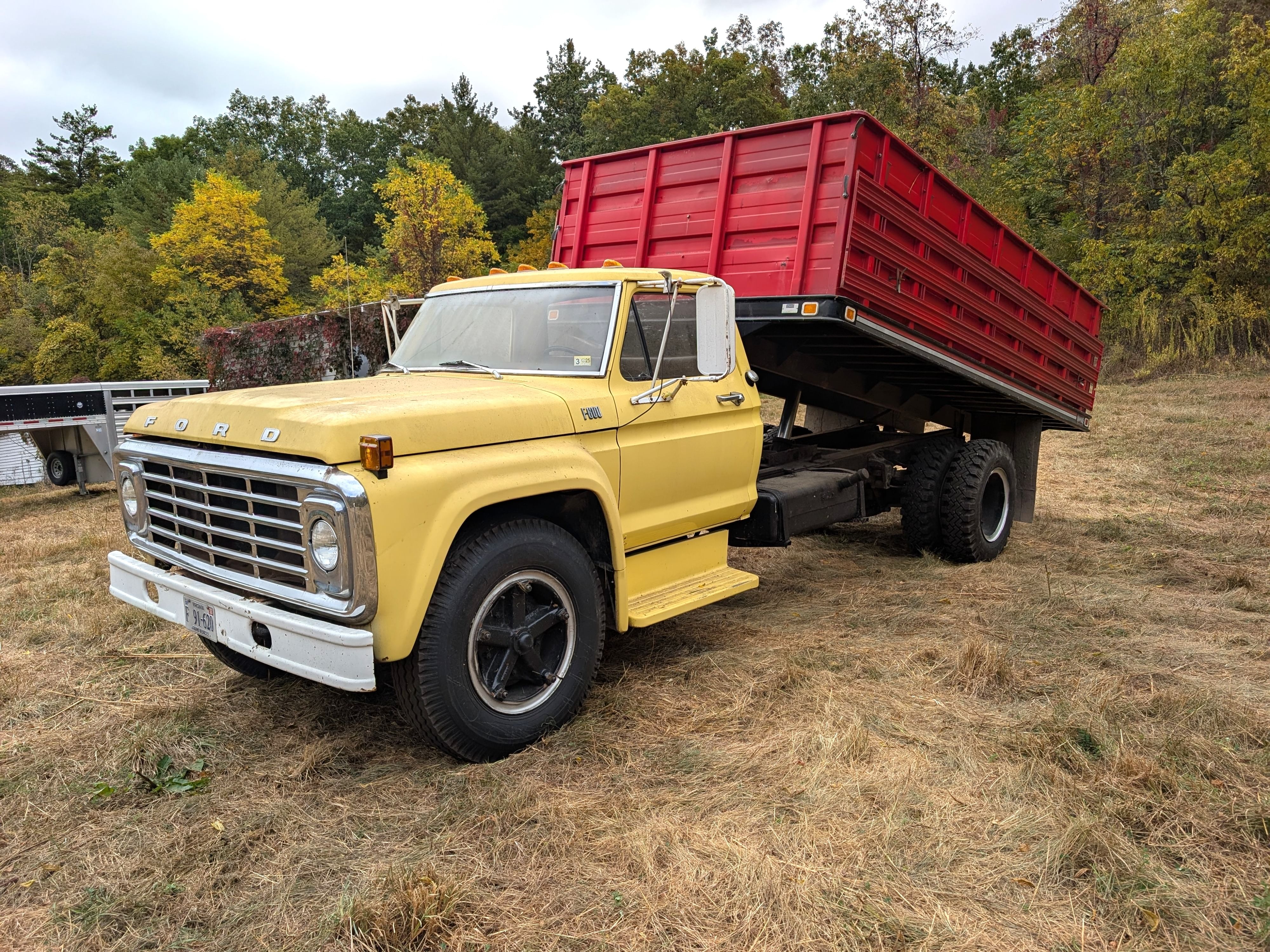 1975 Ford F-600 Equipment Image0