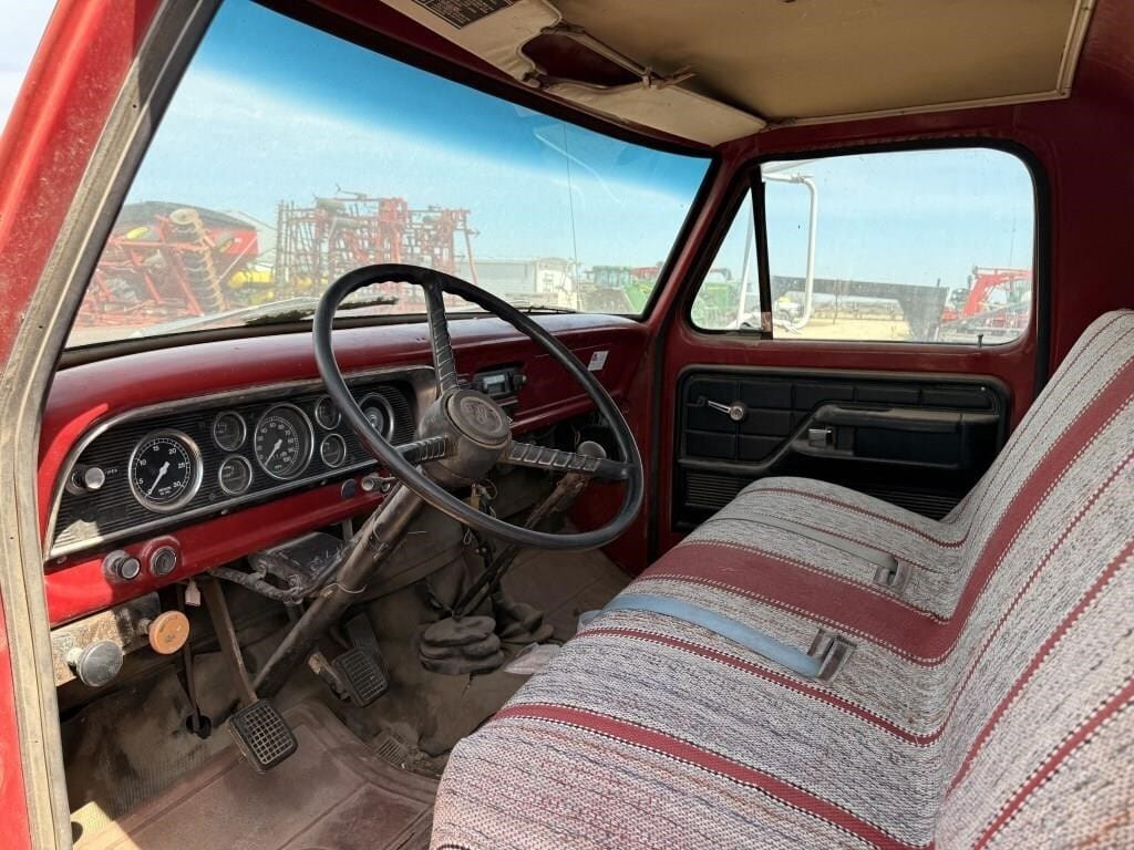1975 Ford F-600 Equipment Image0