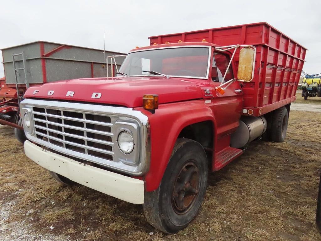 Image of Ford F-600 Primary image