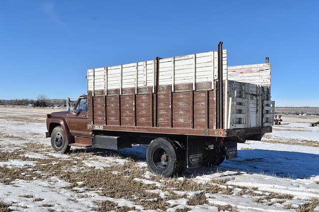 Image of Ford F-600 equipment image 3