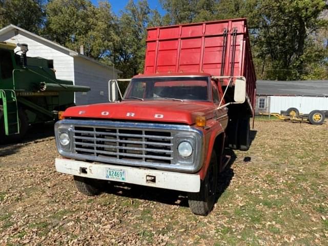 Image of Ford F-700 equipment image 1