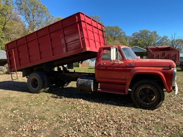 Image of Ford F-700 equipment image 4