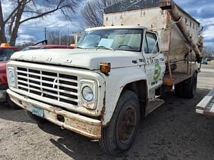 1975 Ford F700 Equipment Image0