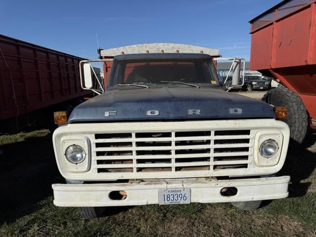 Image of Ford F-700 equipment image 1