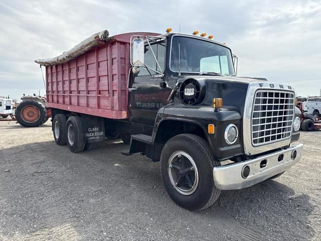 Image of Ford F-800 equipment image 4