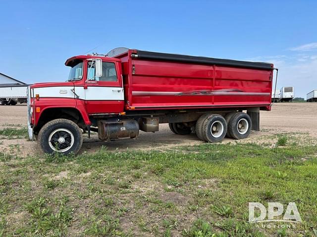 Image of Ford F-880 equipment image 2