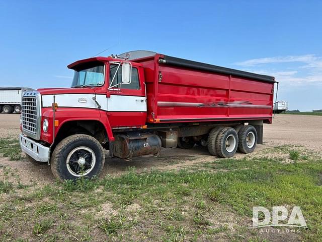 Image of Ford F-880 equipment image 1