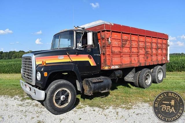 Image of Ford L-900 equipment image 3