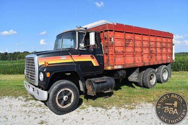 Image of Ford L-900 equipment image 1