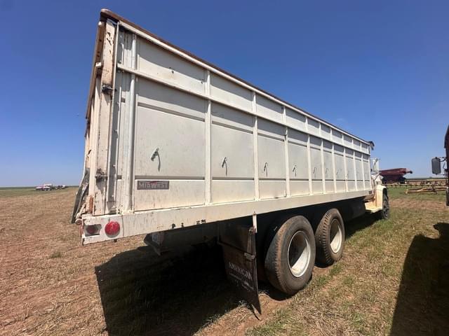 Image of GMC 6500 equipment image 4