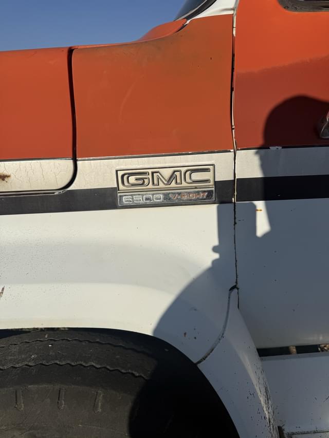 Image of GMC 6500 equipment image 1