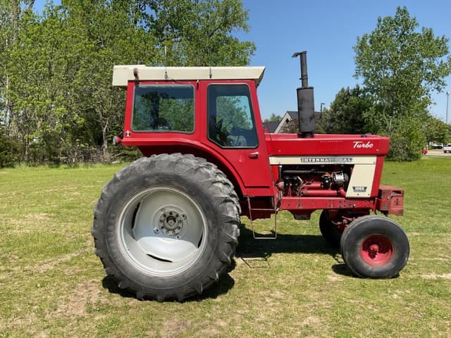 Image of International Harvester 1066 equipment image 3