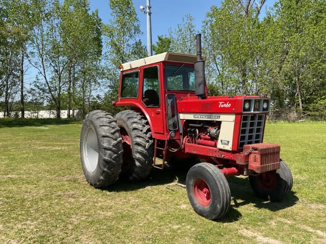 Image of International Harvester 1066 equipment image 2