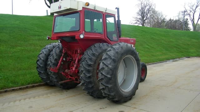 Image of International Harvester 1066 equipment image 4