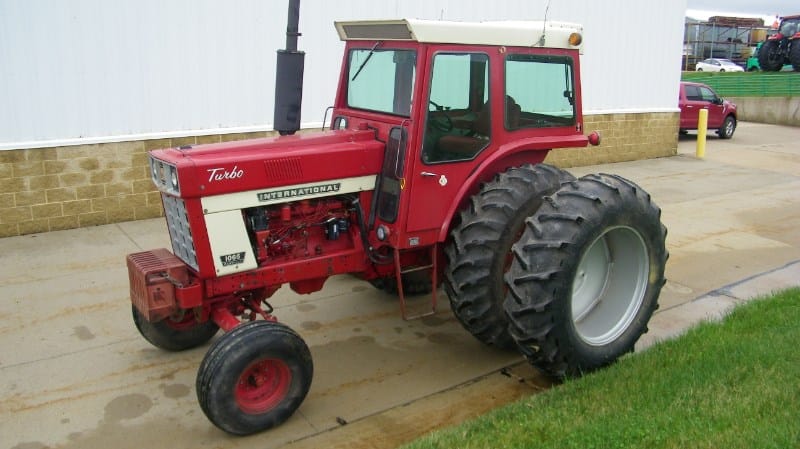 1975 International Harvester 1066 Equipment Image0