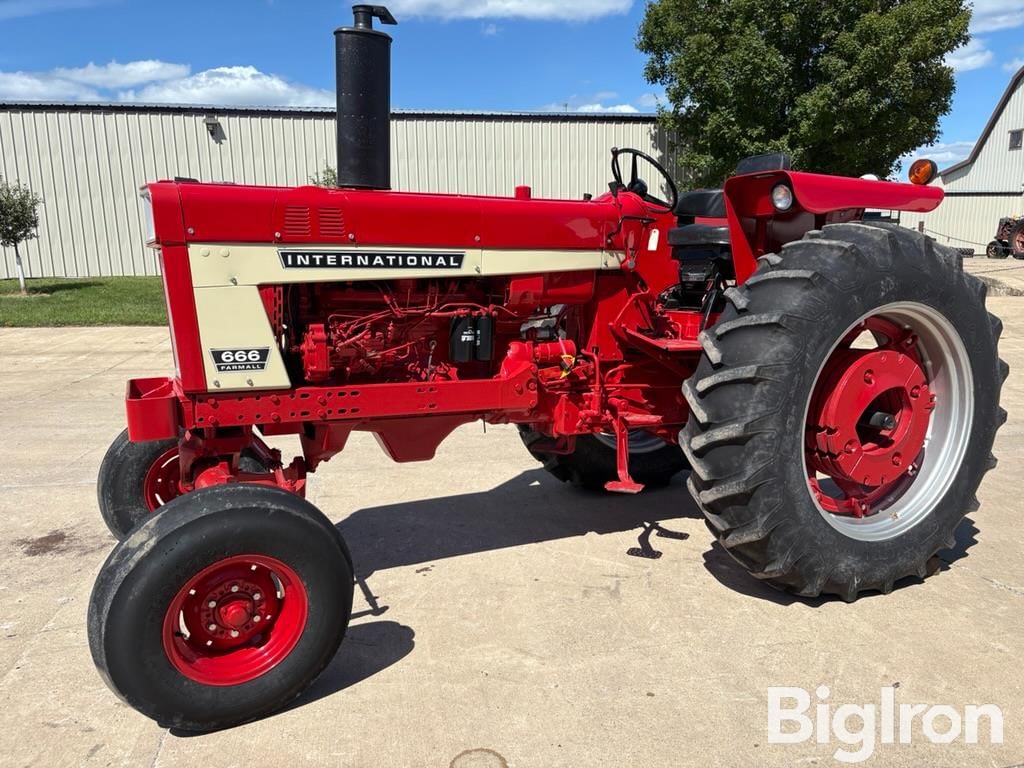 1975 International Harvester 666 Equipment Image0
