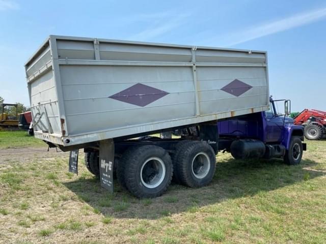 Image of International Loadstar 1800 equipment image 4