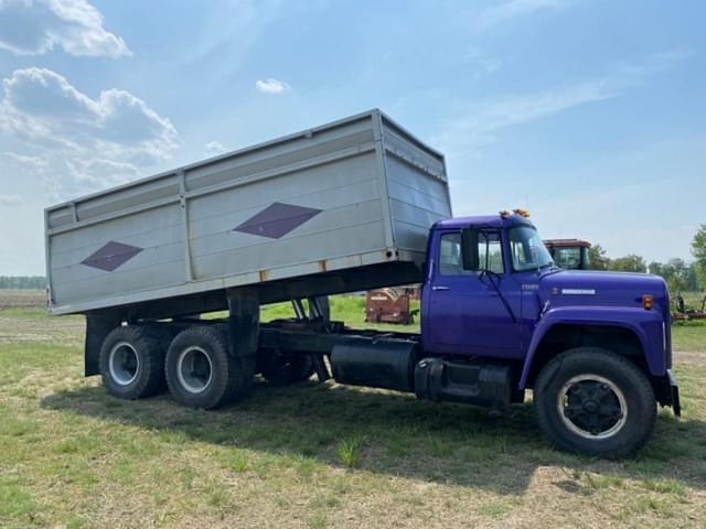 Image of International Loadstar 1800 equipment image 3