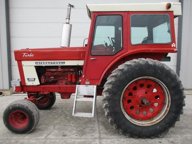 Image of International Harvester 1066 equipment image 2
