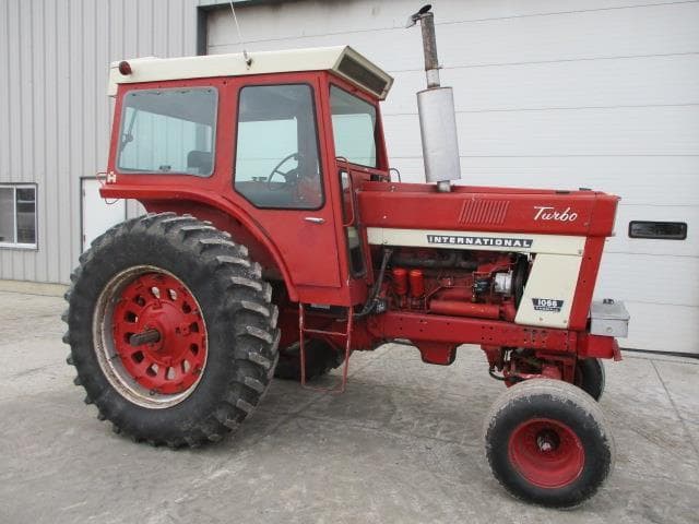 Image of International Harvester 1066 equipment image 1