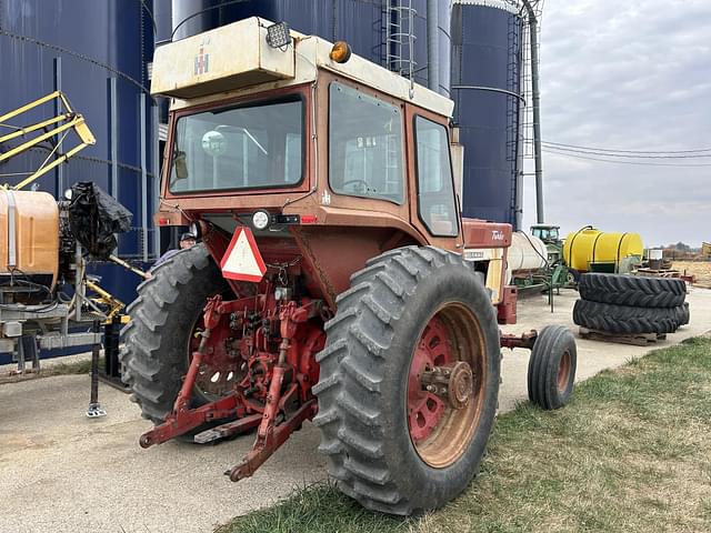 Image of International Harvester 1066 equipment image 2