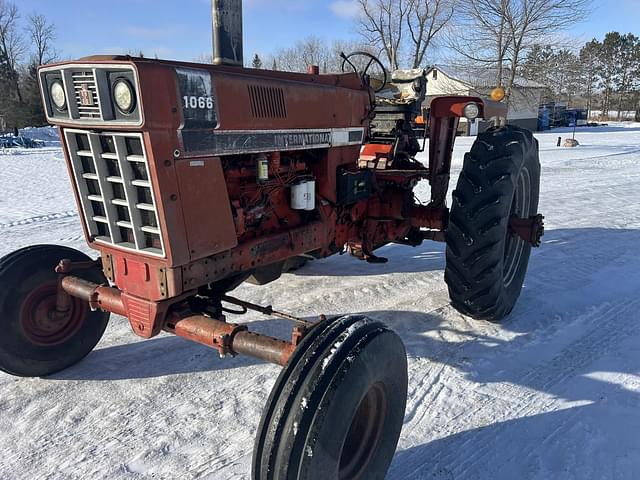 Image of International Harvester 1066 equipment image 3