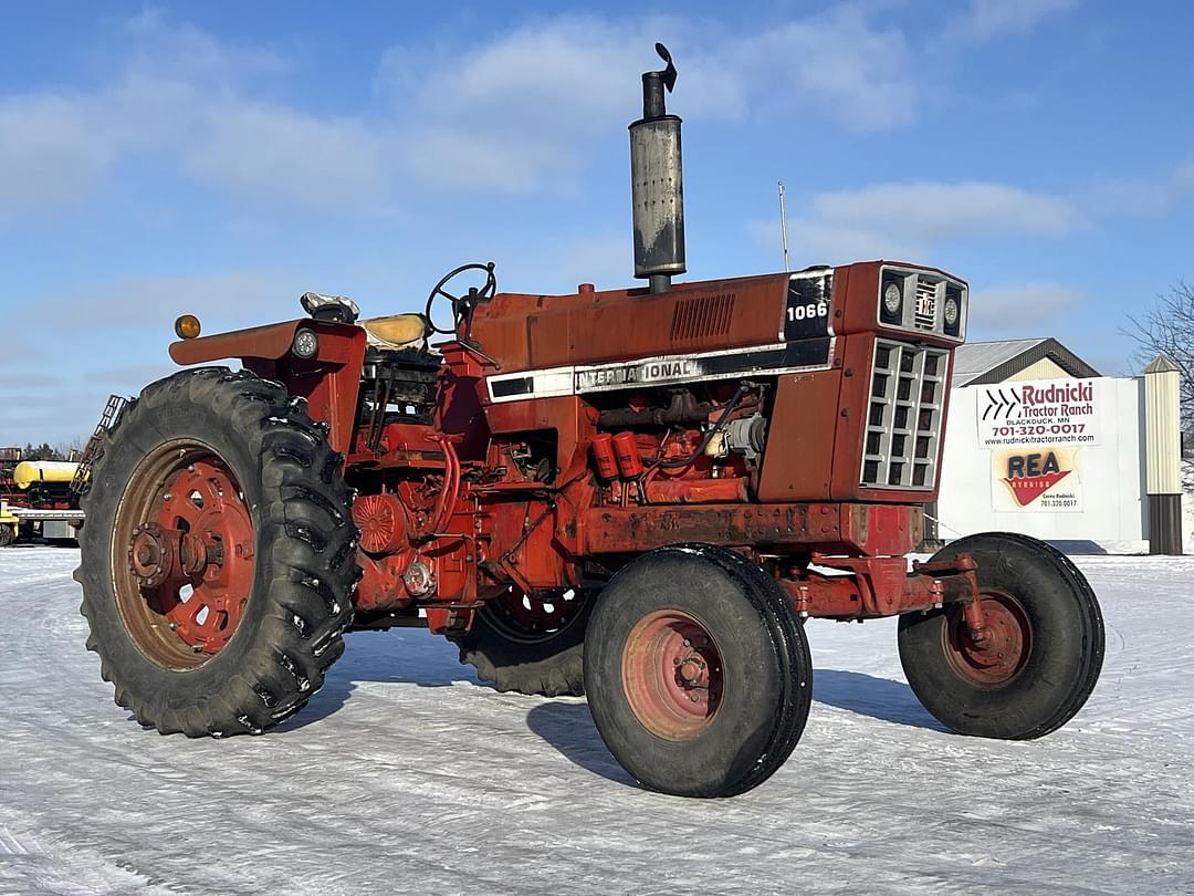 Image of International Harvester 1066 Primary image