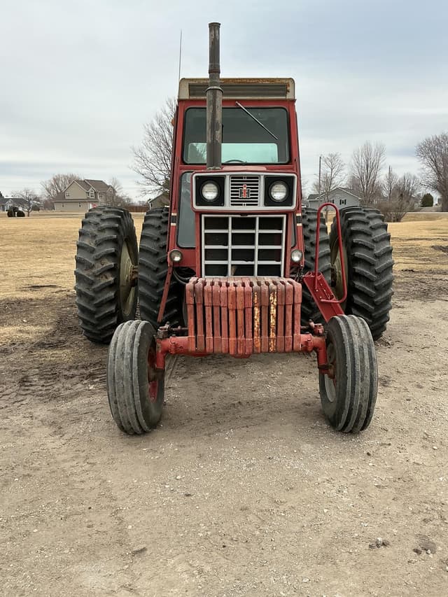 Image of International Harvester 1066 equipment image 2