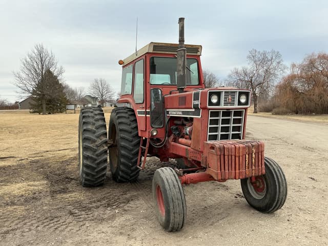 Image of International Harvester 1066 equipment image 1