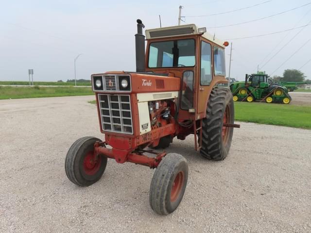 Image of International Harvester 1066 equipment image 1