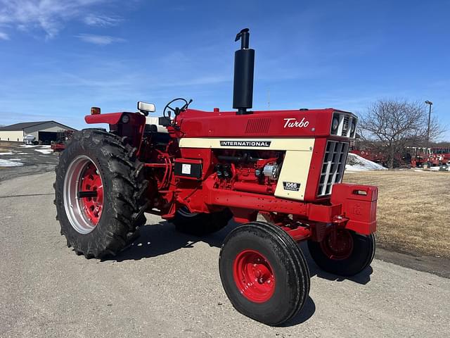 Image of International Harvester 1066 equipment image 3