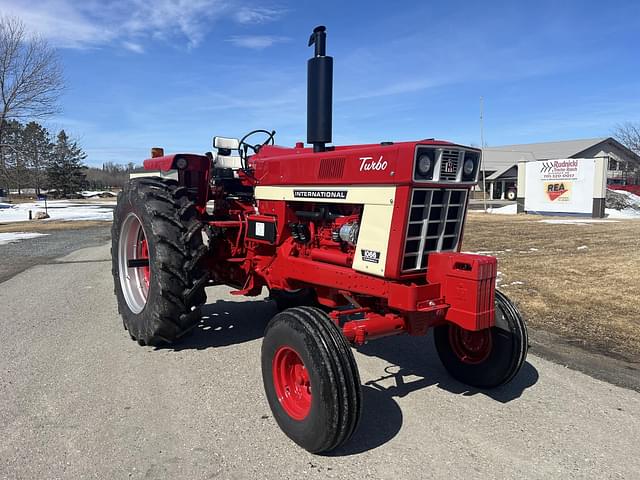 Image of International Harvester 1066 equipment image 4