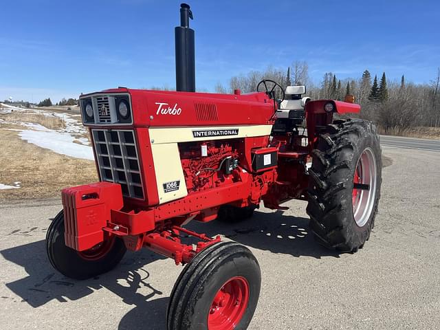 Image of International Harvester 1066 equipment image 1