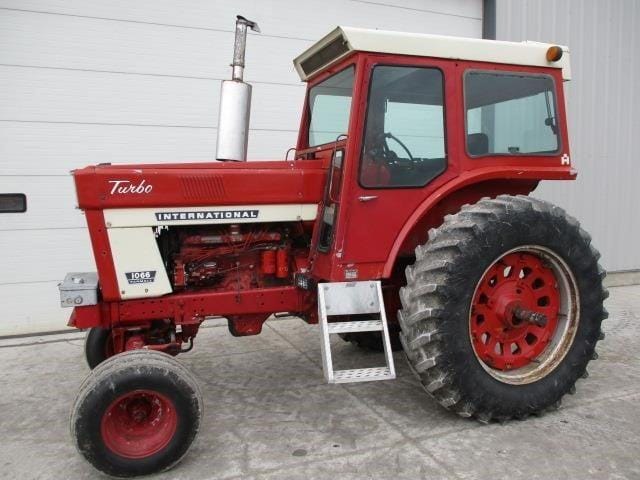 1975 International Harvester 1066 Equipment Image0