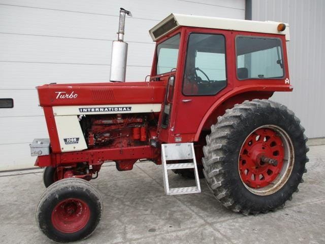 1975 International Harvester 1066 Equipment Image0