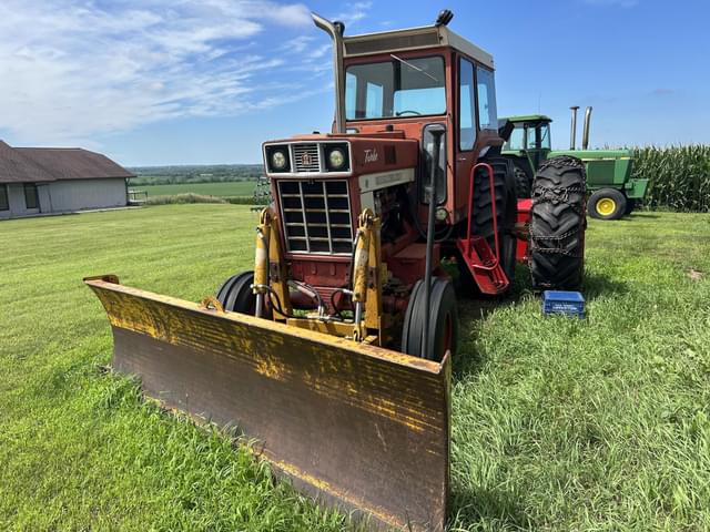 Image of International Harvester 1066 equipment image 1
