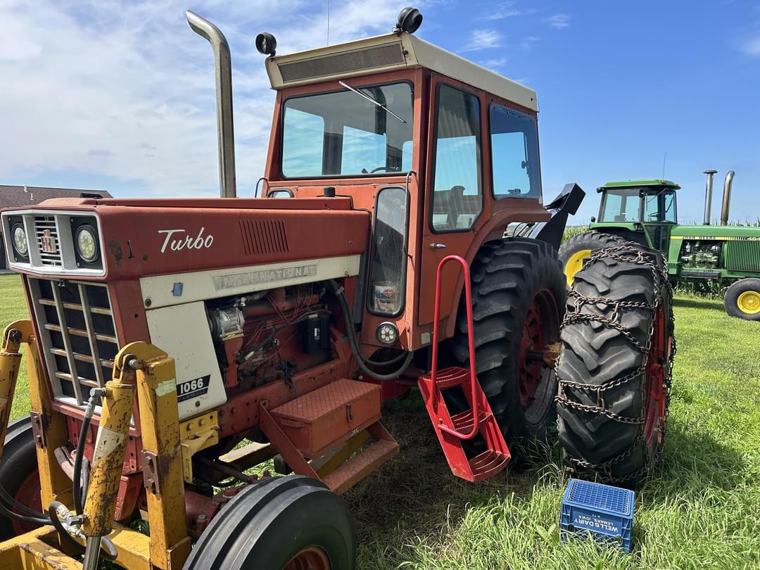 Image of International Harvester 1066 Primary image