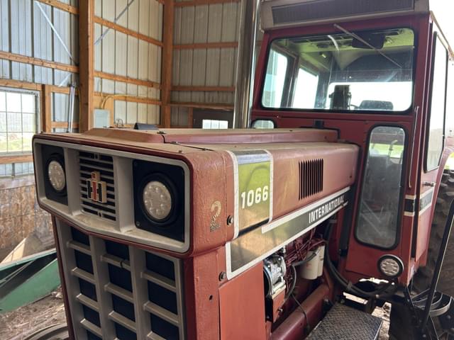 Image of International Harvester 1066 equipment image 1