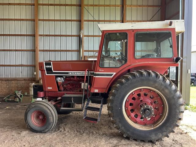 Image of International Harvester 1066 equipment image 2